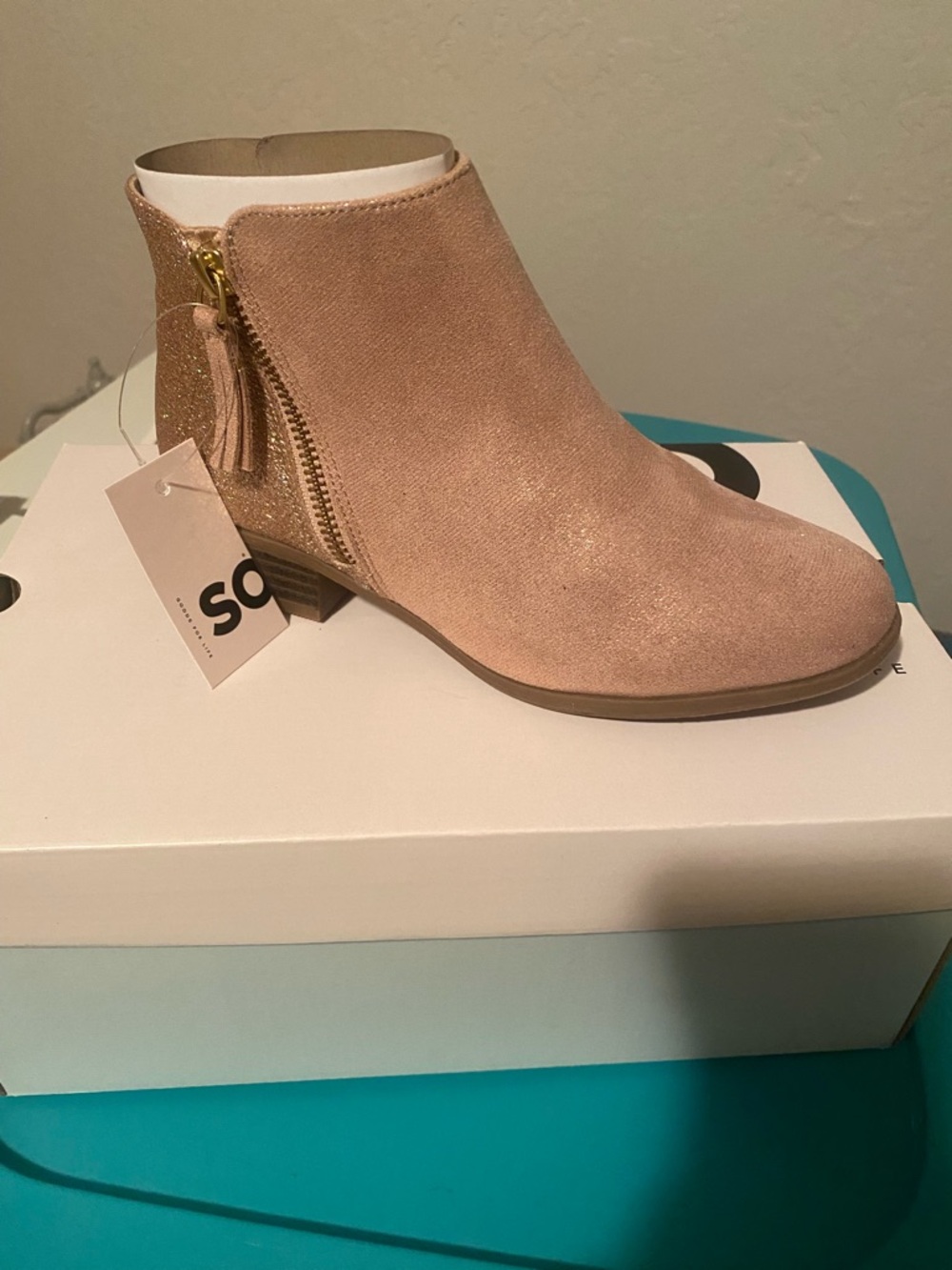 Girls boots